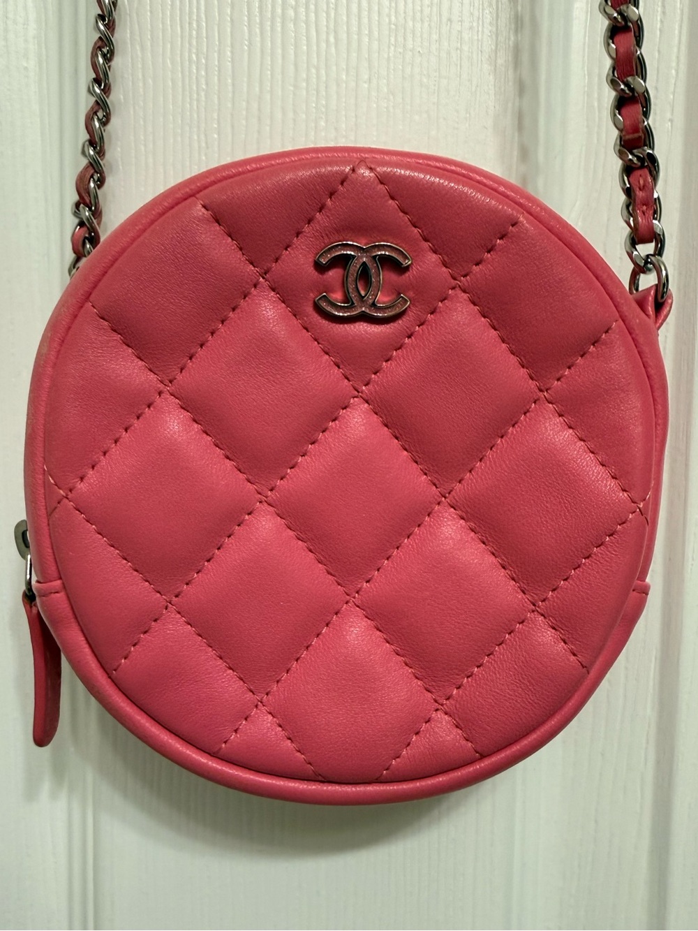 *Authentic* CHANEL - Leather Quilted Crossbody Bag w/ COA